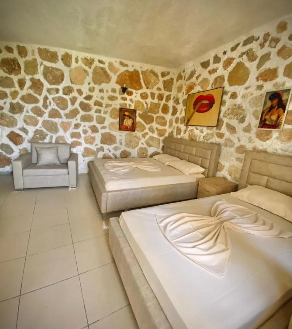 Firauni Studios Vlorë Αλβανία