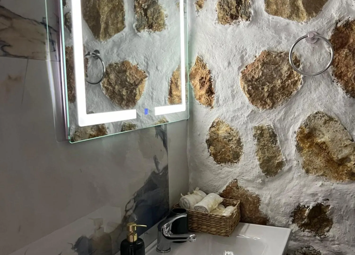 Firauni Studios Vlorë 0*,